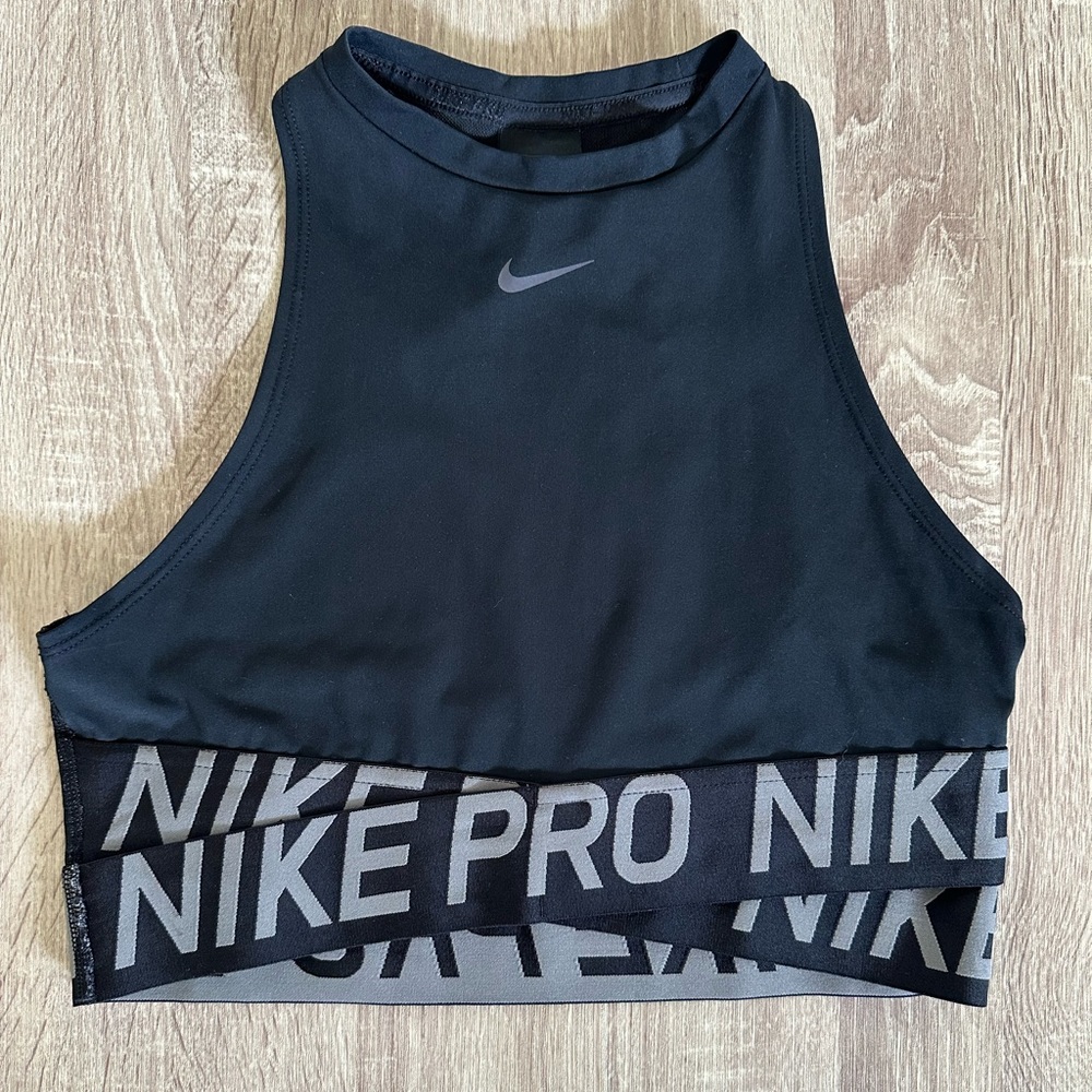 Nike Pro Intertwist Sports Bra